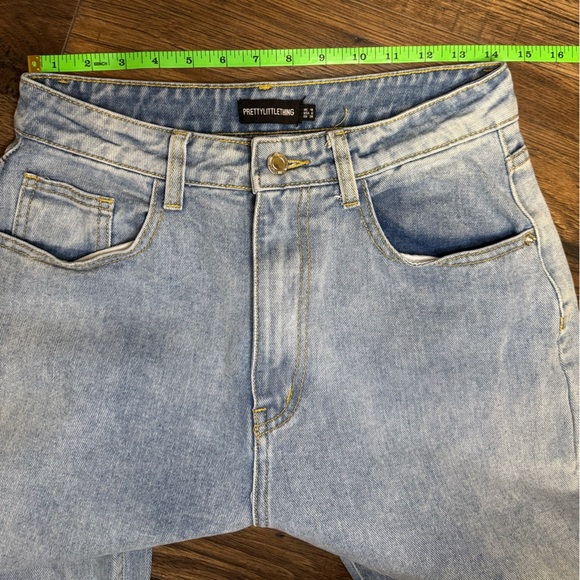 PrettyLittleThing light blue wash long leg jeans with raw hem- size 6 - Picture 9 of 10